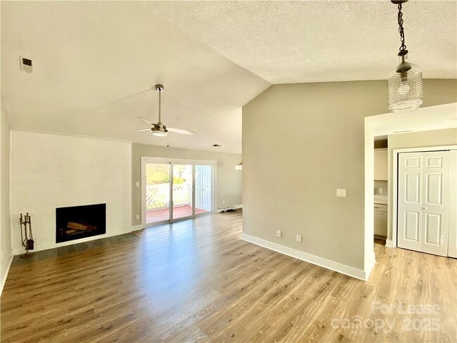Building Photo - 9213 Kings Canyon Dr