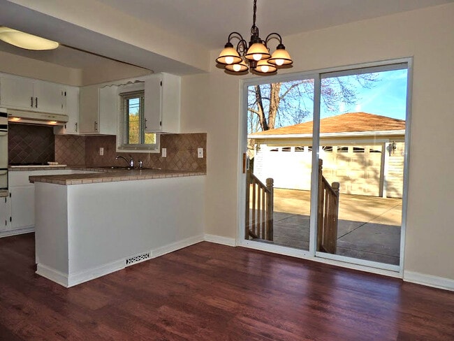 Foto del edificio - Newly Renovated 3-Bed, 1-Bath Bedford Ranch — Move-In Ready