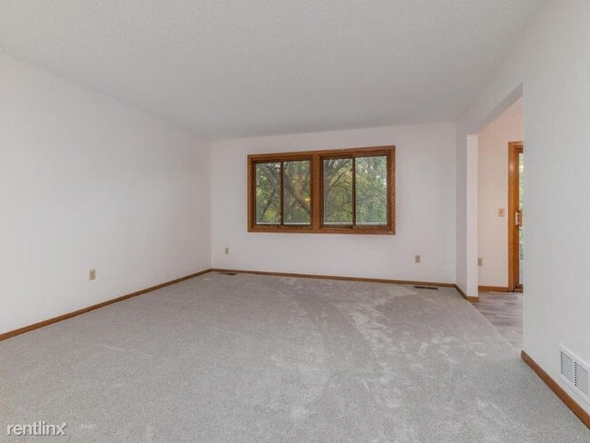 Building Photo - 3 br, 2 bath Townhome - 13428 Timber Crest Dr