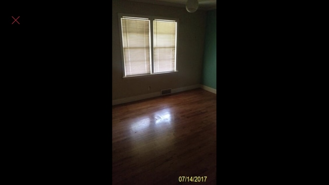 Building Photo - $995 - 3 bed 1 bath - Single Family Home