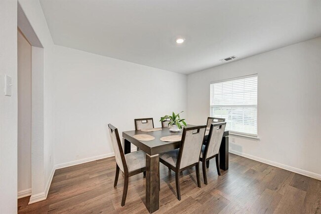 Building Photo - 132 Maywood Ln
