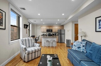 Building Photo - 454 Hanover St