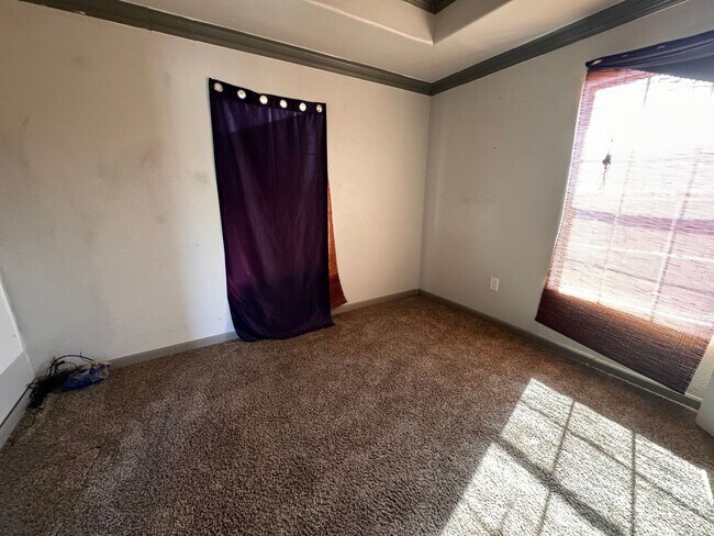Foto del edificio - Adorable house for rent! With large fenced...
