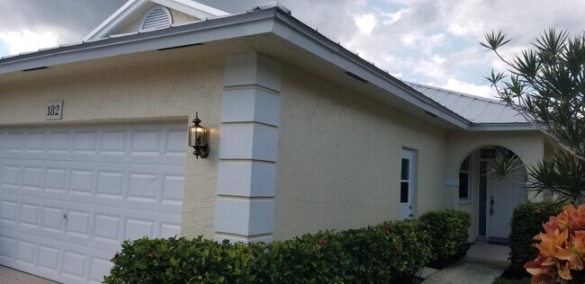 Foto del edificio - 182 Sims Creek Ln