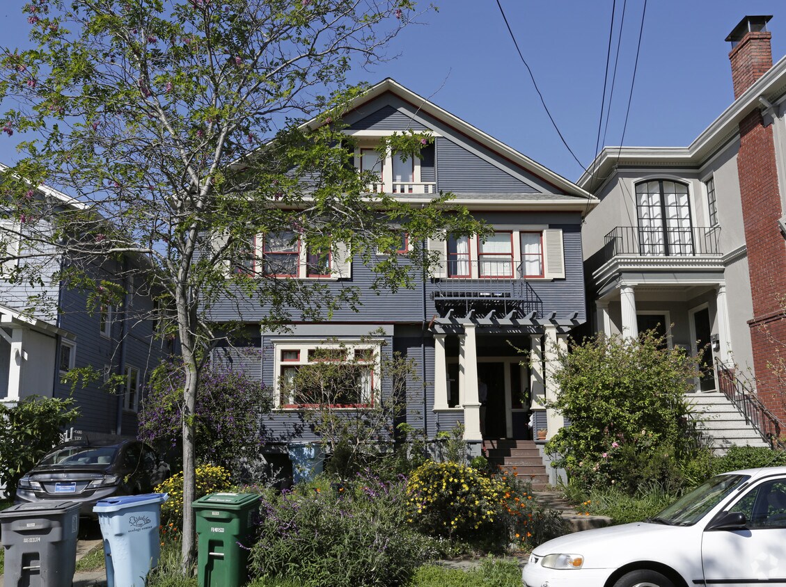 Building Photo - 3020 College Ave