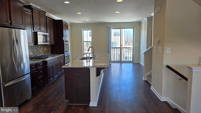 Foto del edificio - 6634 Bartrams Forest Ln