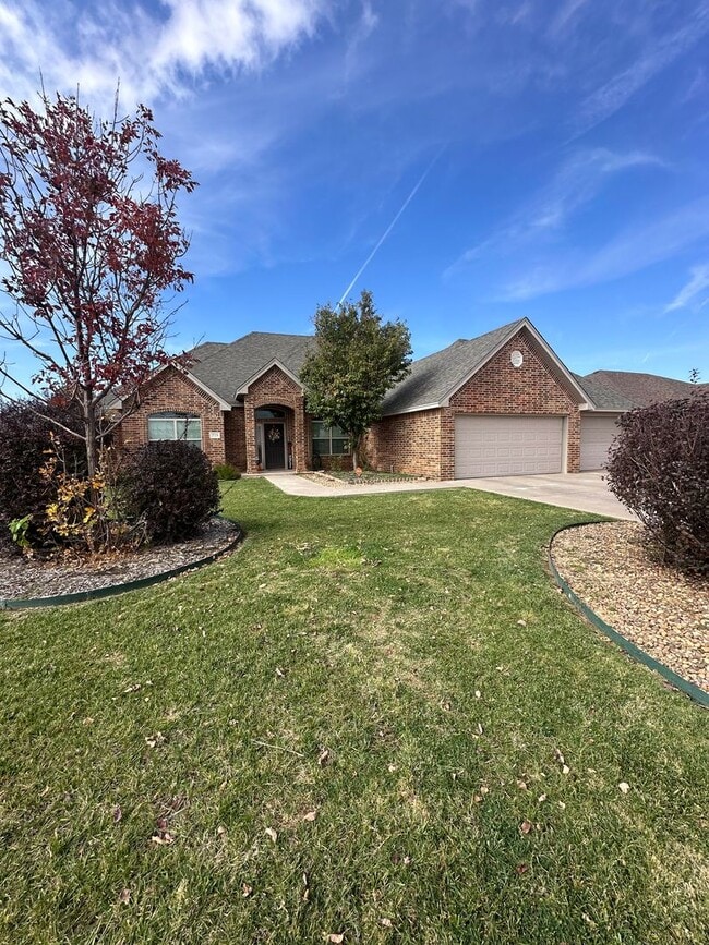 Building Photo - Stunning 4 Bed Home! 3 Car garage ! Mesa School District!