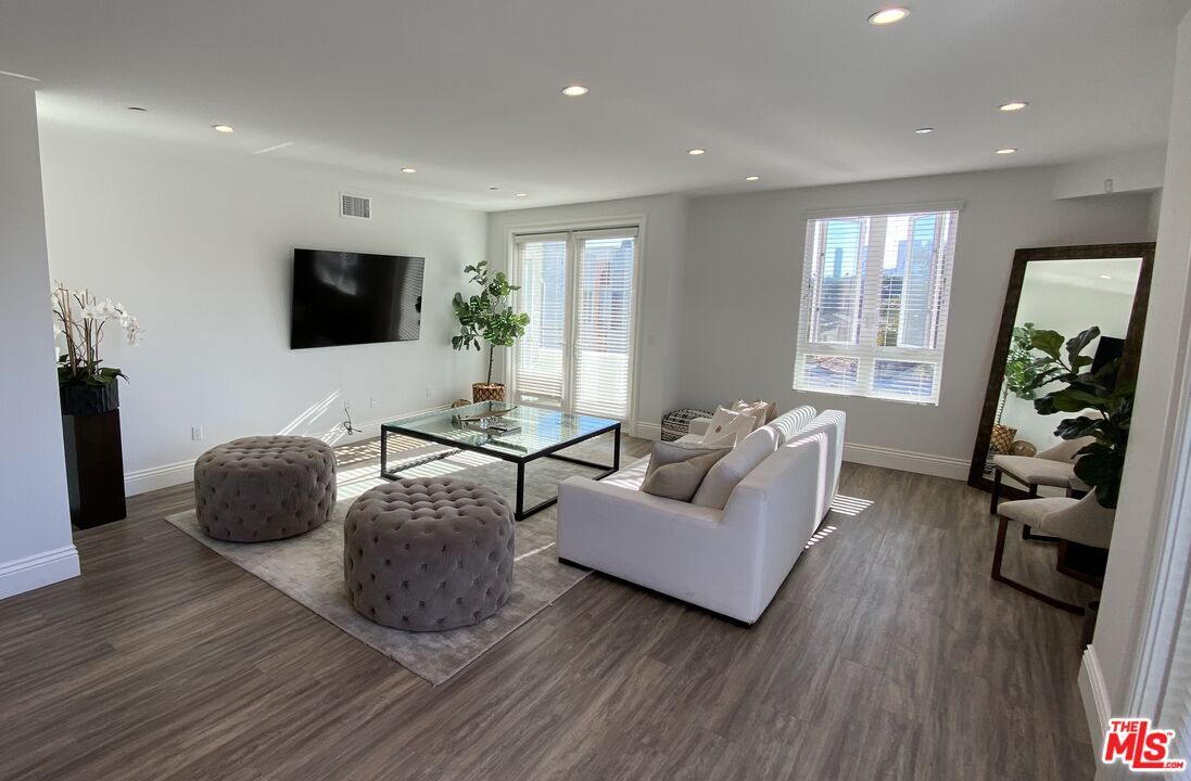 Foto principal - 8700 Chalmers Dr