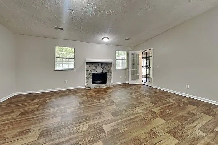 Building Photo - 2093 Drake Ct