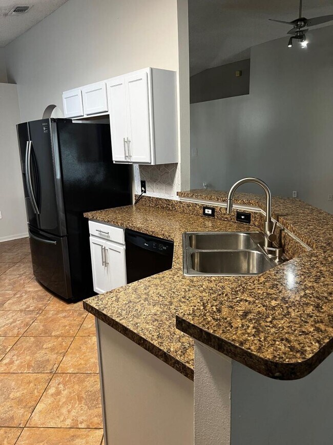 Foto del edificio - 3.0 bedroom in Gibsonton Florida 33534