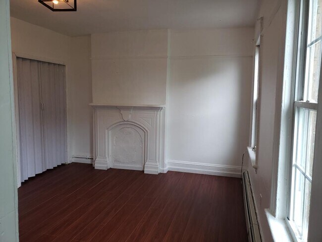 Living Room - 21 Edward St