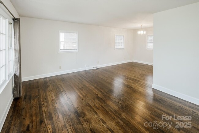 Building Photo - 7029 Yorktowne Dr