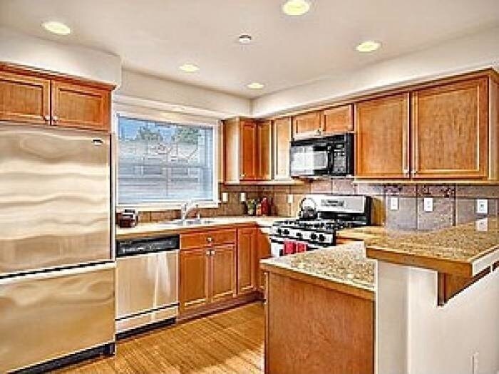 Foto del edificio - 2 Bedroom 2 1/2 Bath Cap Hill Townhouse