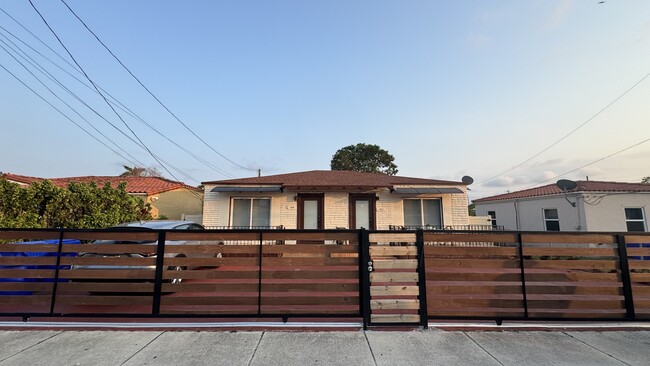 Foto del edificio - 2822 SW 1st St