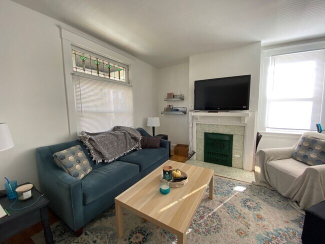 Building Photo - PRE LEASE FOR AUGUST 2025 Amazing 5 Bed/ 2...
