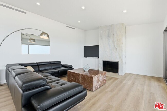 Foto del edificio - 18109 W Coastline Dr