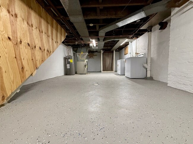 Building Photo - Updated 2BR townhouse with office now available!