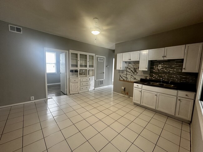 Building Photo - 5159 S Albany Ave
