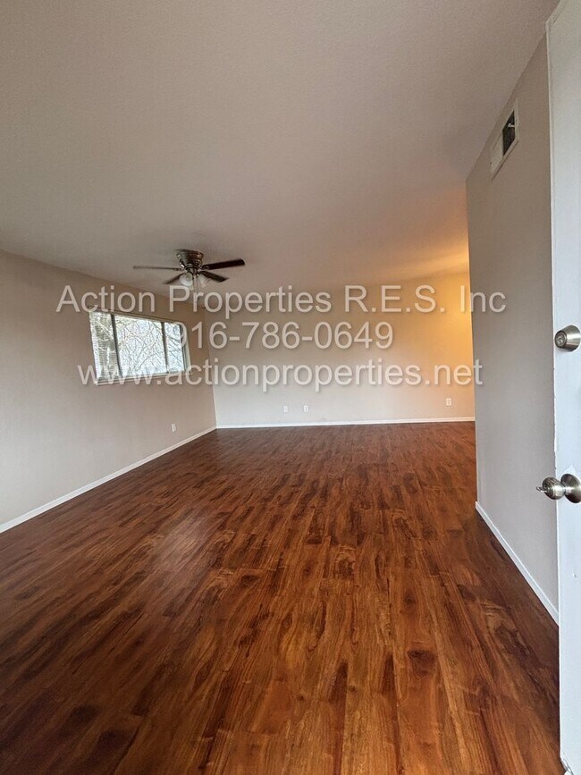 Foto del edificio - Action Properties RES Inc: offering Availabilities Roseville Greens Condo, single level 2 bedroom...