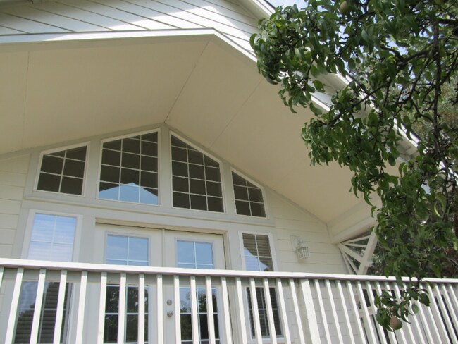 Foto del edificio - 1660 NE Foothill Blvd