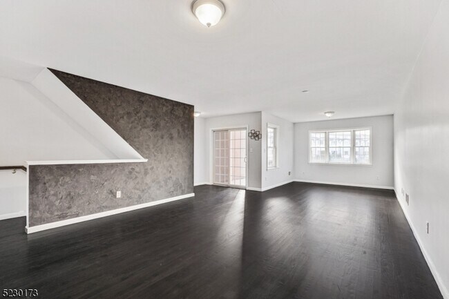 Building Photo - 7 Harbor Front Ct