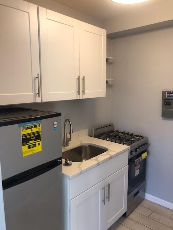 Primary Photo - 4880 N Marine Dr