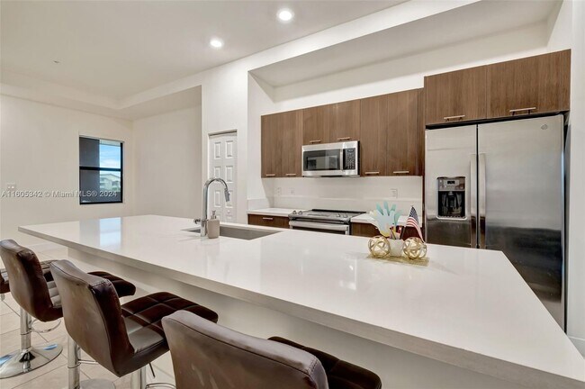 Foto del edificio - 8045 NW 104th Ave
