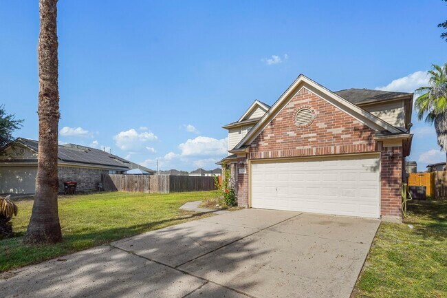 Foto del edificio - 16342 Blue Rock Springs Dr