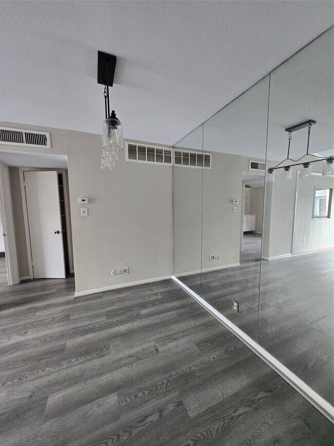 Building Photo - 9550 Deering Dr