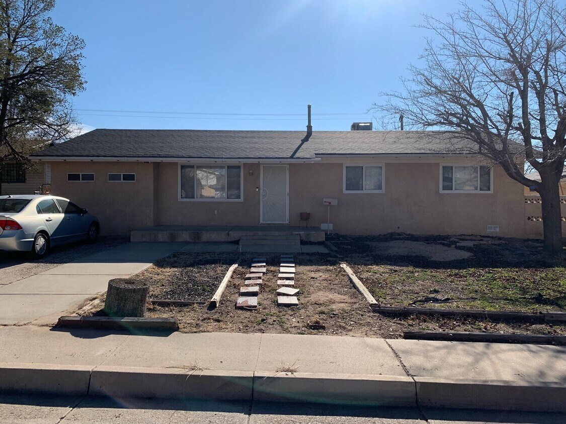 4312 Douglas MacArthur Rd NE, Albuquerque, NM 87110 House Rental in