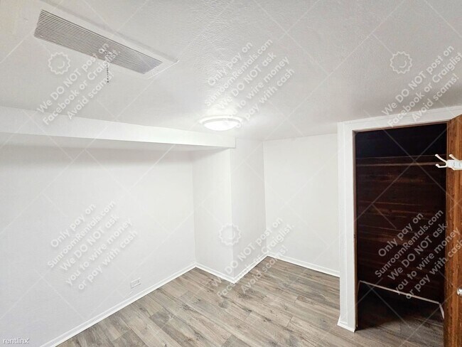 Building Photo - 2 br, 1 bath Duplex - 4300 S Acoma St