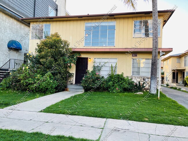 Building Photo - 817 N Las Palmas Ave