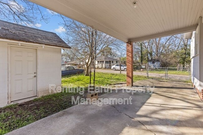 Foto del edificio - 1402 Bragg St