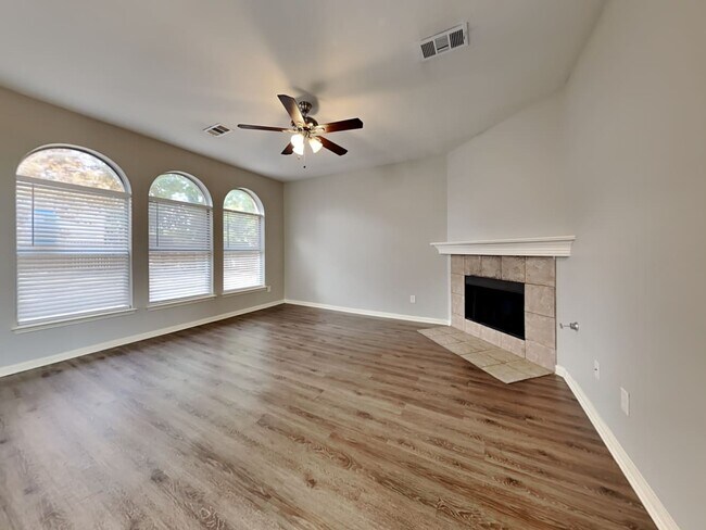 Building Photo - 1172 Christopher Ln