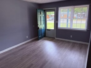 Building Photo - 406 Beta St