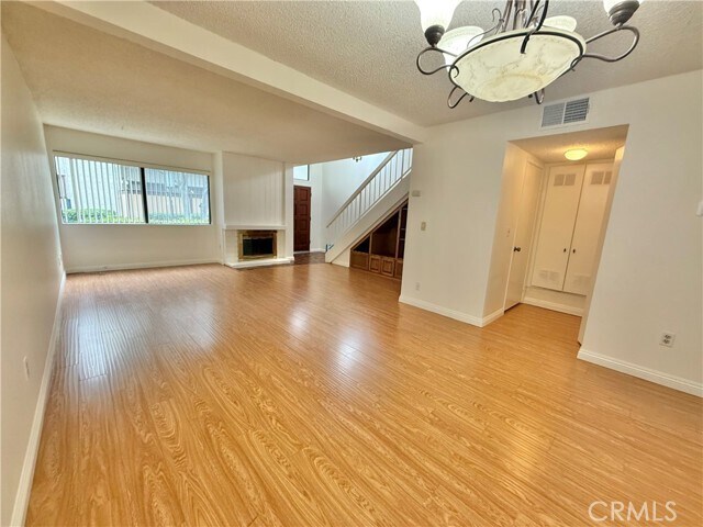Foto del edificio - 444 W Huntington Dr