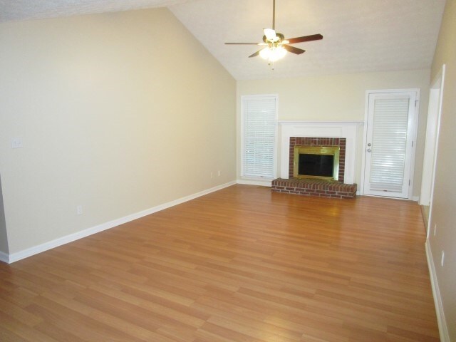 Foto del edificio - 73 Maplelake Ct
