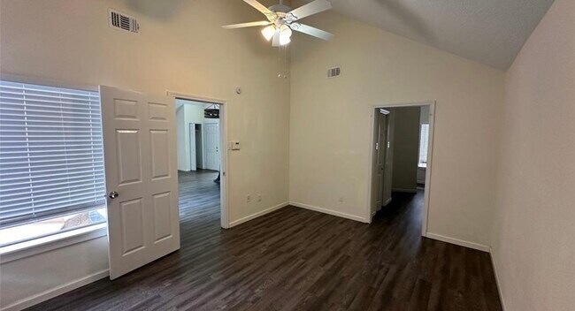 Foto del edificio - 4626 Green Trail Dr