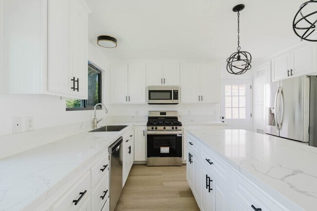 Foto del edificio - 8400 Chimineas Ave