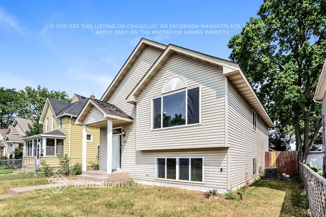 Building Photo - 351 4th Ave S