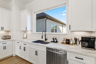 Building Photo - 1807 Lee St