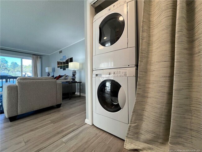 Foto del edificio - 250 Sugar Gum Ln