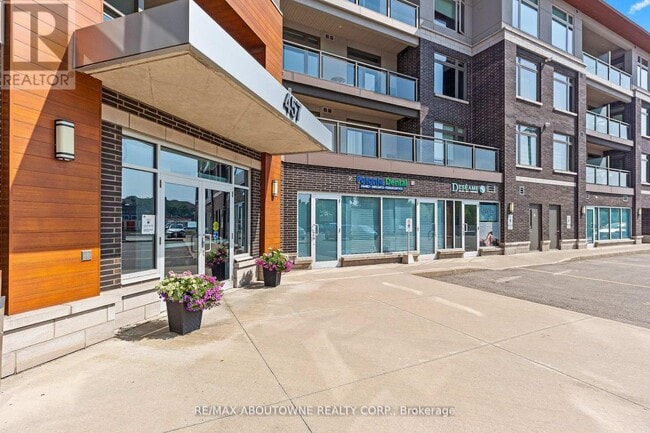 Building Photo - 457-457 Plains Rd E