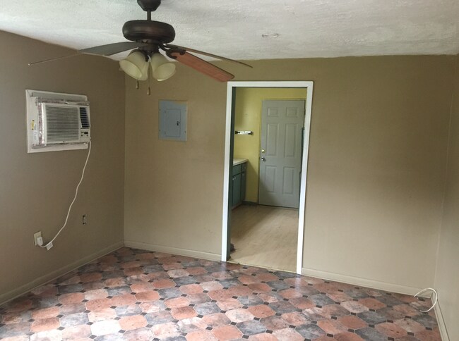 Foto del edificio - 7908 Siskin Avenue