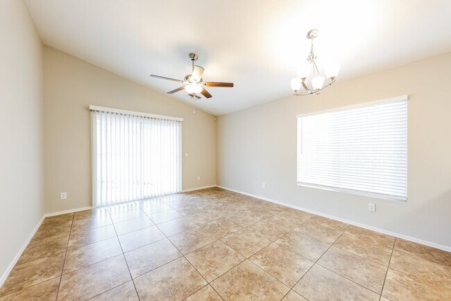 Foto del edificio - 12024 W Rosewood Dr