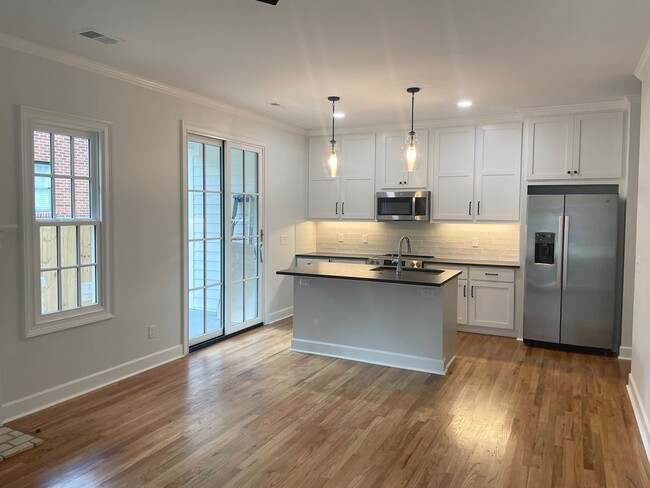 Foto del edificio - 2 bedroom 2 bath Renovated in Heathwood