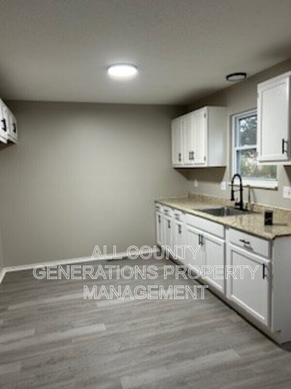Building Photo - 3415 E 106th St
