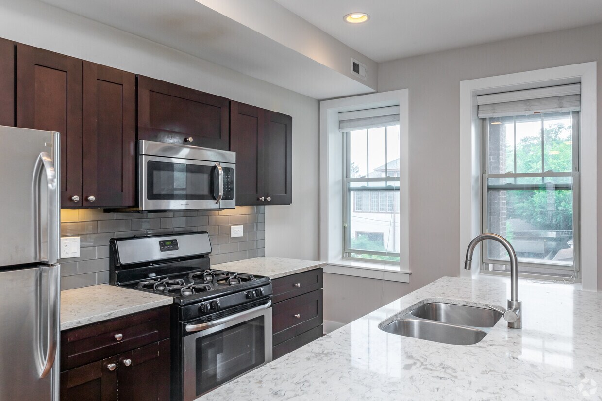 1041 South Blvd, Oak Park, IL 60302