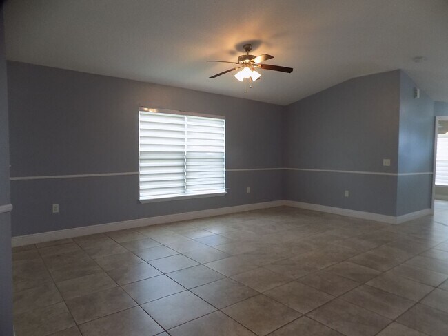 Building Photo - 377 Cimarron Ct