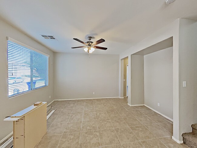 Building Photo - 3831 E Santa Fe Ln